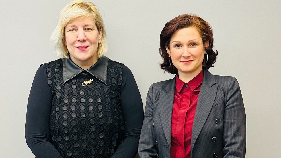 Dunja Mijatović und Ferda Ataman beim Staatenbesuch der Menschrechtskommissarin im November 2023